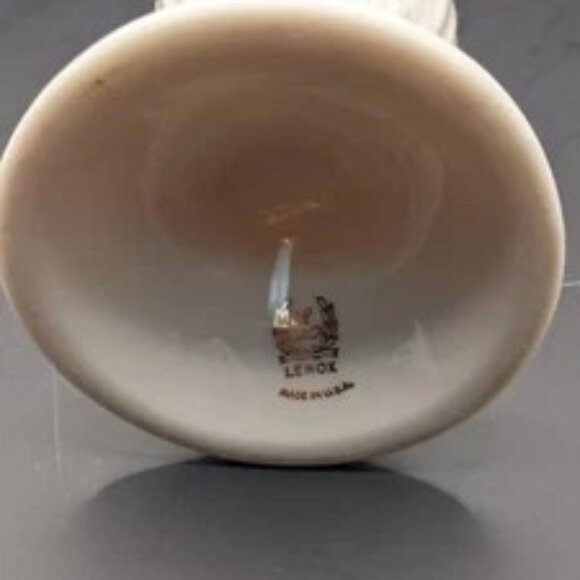 Lenox Florentine Woodland ivory porcelain embossed leaf pattern bud vase - Picture 2 of 4